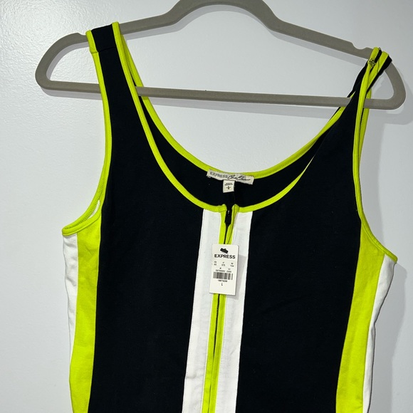 Express crop like shirt. - Picture 3 of 4